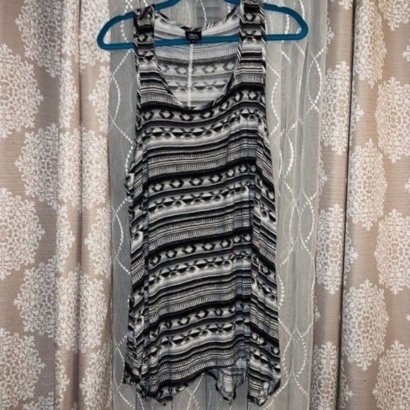 Bobeaux plus size Tank. Size 1x - Picture 1 of 7